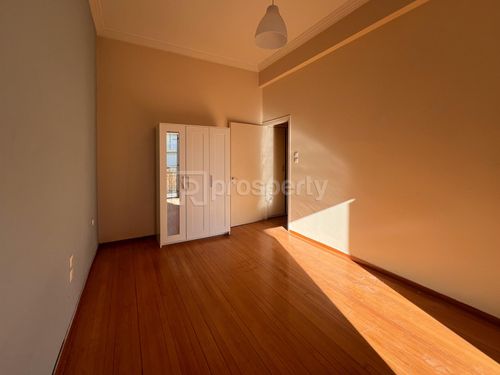 secondary image