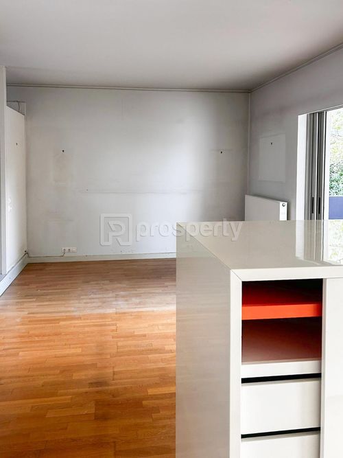 secondary image