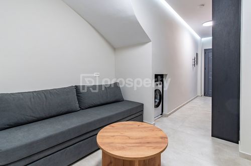 primary image