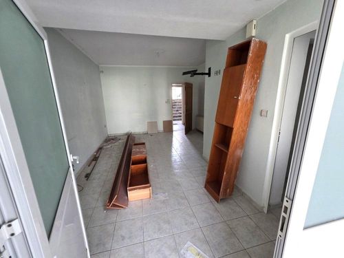 secondary image