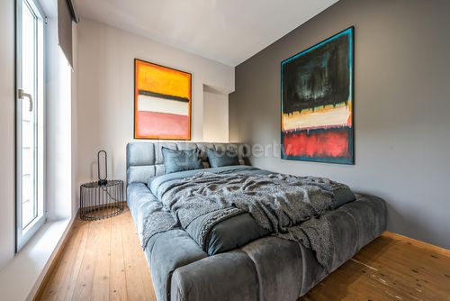 secondary image
