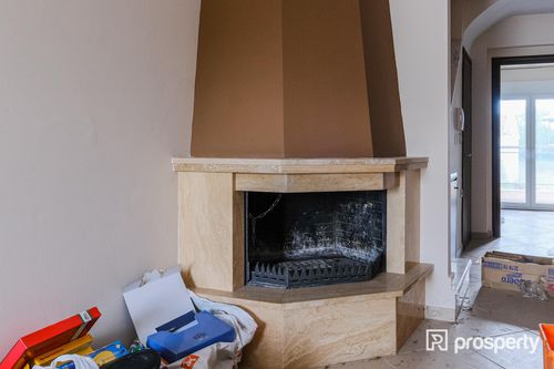 secondary image