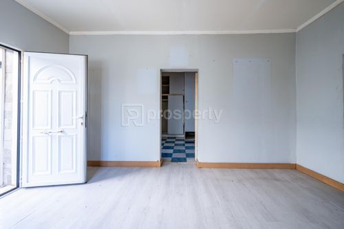 secondary image